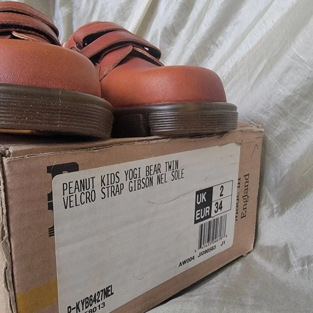 VINTAGE Dr. Martens Yogi Bear Peanut Leather Platform Gibsons MIE UKY2/USW5 NIB